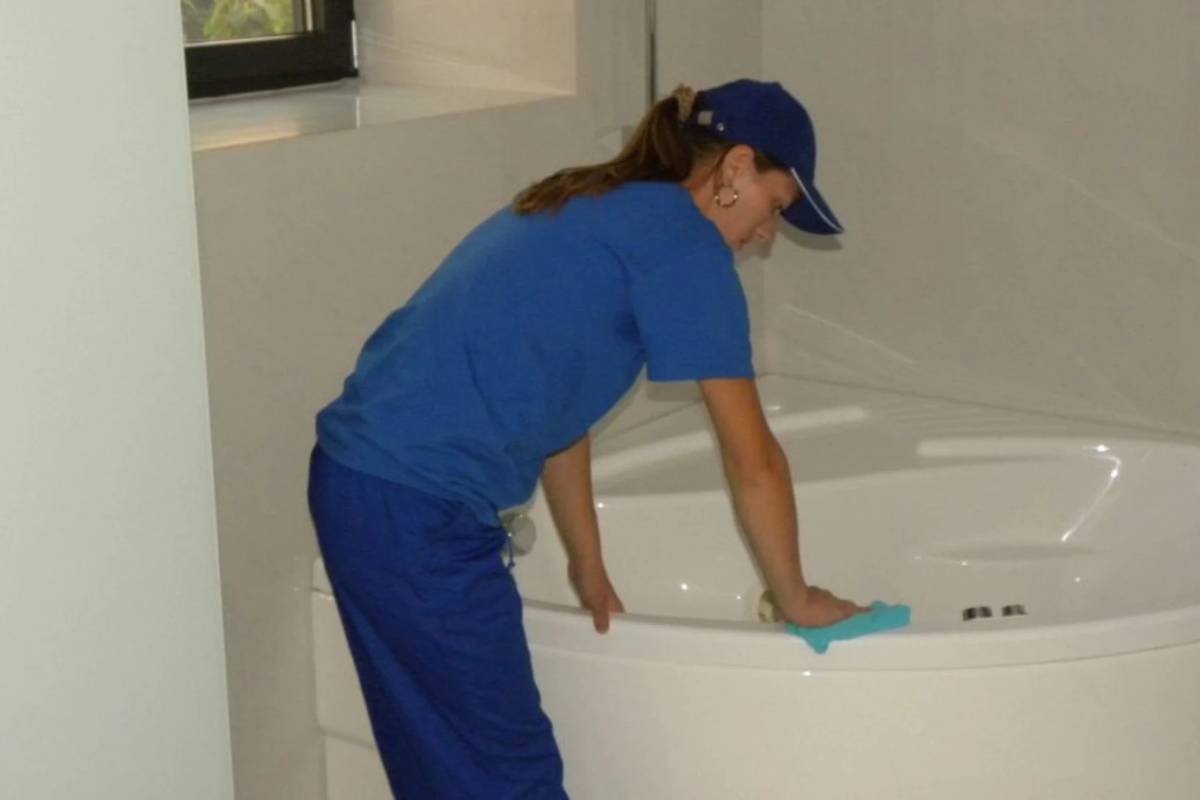 Serviciul include: